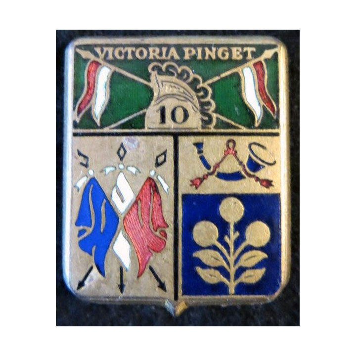10° RD : insigne métallique du 10° régiment de dragons Victoria Pinget de fabrication Drago Béranger en émail casque plat
