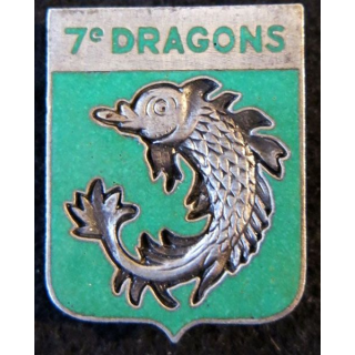 7° RD : insigne métallique du 7° régiment de dragons de fabrication Arthus Bertrand émail