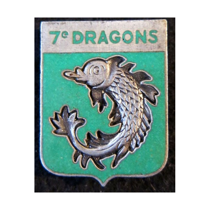 7° RD : insigne métallique du 7° régiment de dragons de fabrication Arthus Bertrand émail