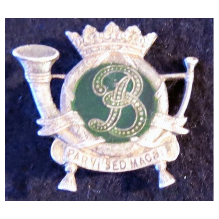 BELGIQUE : insigne métallique du 1° régiment de carabinier belge de fabrication Drago Paris en émail