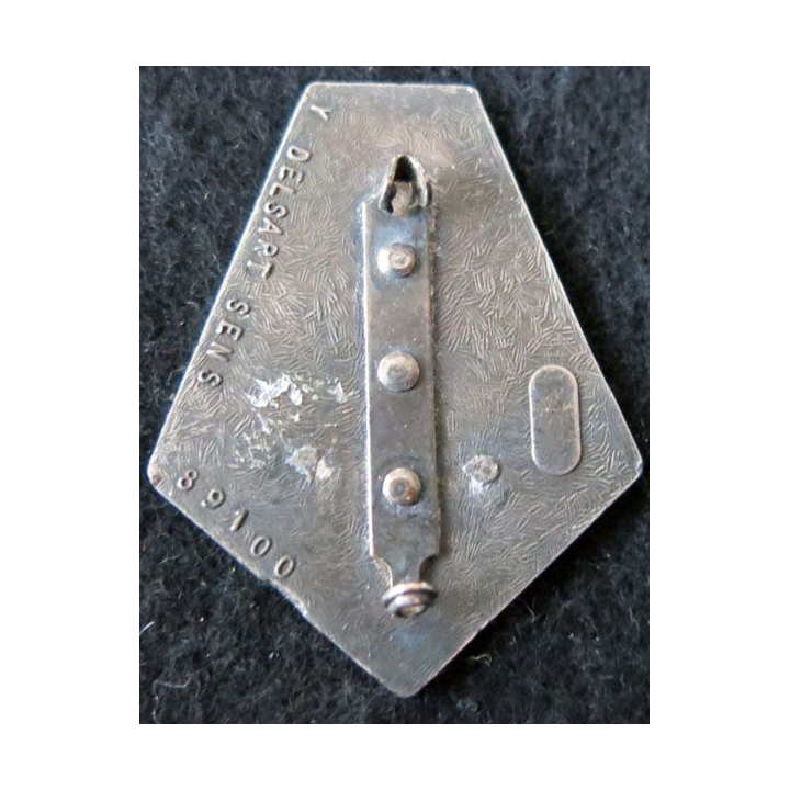 8° GCM : insigne métallique de la 3° compagnie du 8° groupe de chasseurs mécanisés Y. Delsart