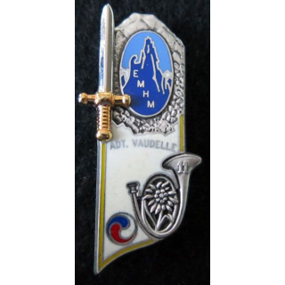 PROMOTION EMHM : insigne métallique promotion  "ADT VAUDELLE" de fabrication J. Balme G. 3776