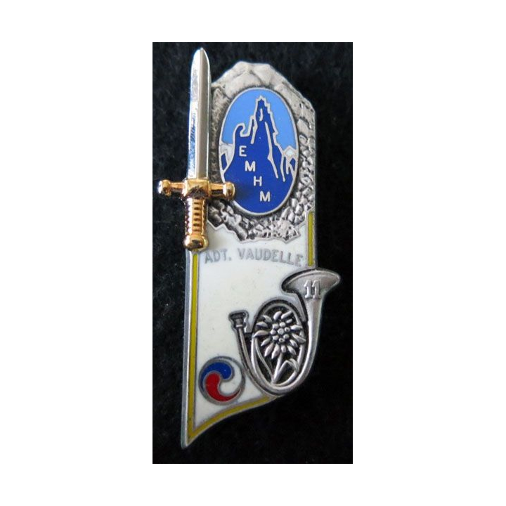 PROMOTION EMHM : insigne métallique promotion  "ADT VAUDELLE" de fabrication J. Balme G. 3776