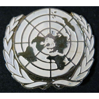 INSIGNE DE BÉRET : insigne métallique de béret bombé de l'Organisation des Nations Unies peint