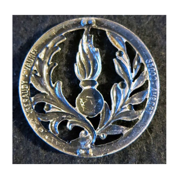 INSIGNE DE BÉRET DU COMMISSARIAT : insigne de béret du commissariat argenté fabrication Beraudy-Vaure