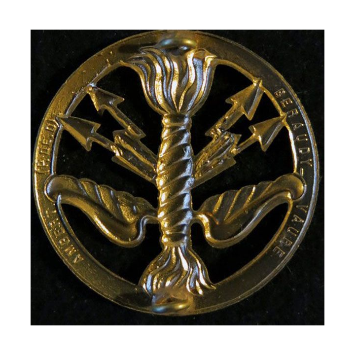 INSIGNE DE BÉRET : insigne de bérêt du service des poudres de fabrication Beraudy-Vaure dos embouti