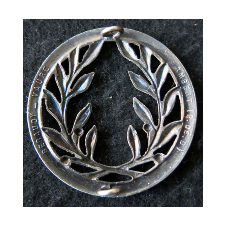 INSIGNE DE BÉRET  SSA  : Insigne béret du Service Vétérinaire de fabrication Béraudy Vaure argenté