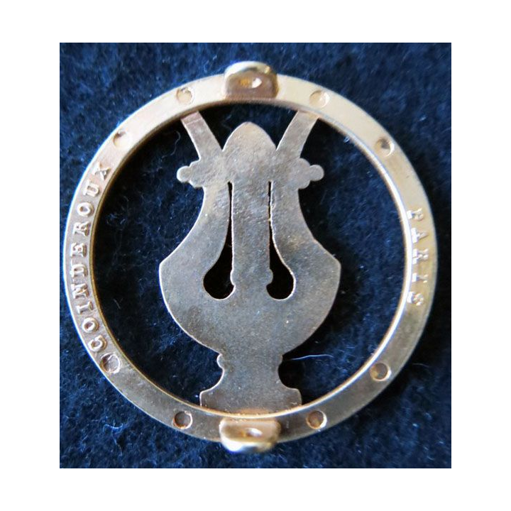 INSIGNE DE BÉRET : Insigne béret de musique militaire de fabrication Coinderoux doré