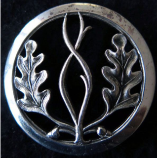 INSIGNE DE BÉRET : insigne de béret du trésor aux armées de fabrication L. Bichet argenté