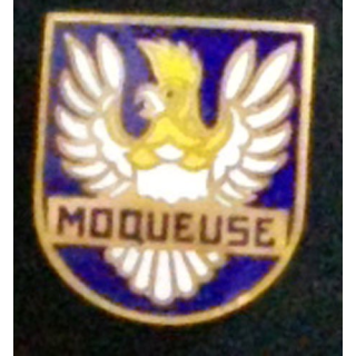 LA MOQUEUSE : insigne métallique de l'aviso dragueur La Moqueuse de fabrication Augis Lyon en émail