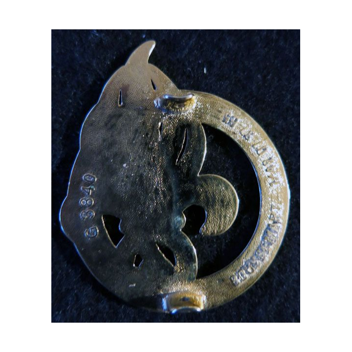 INSIGNE DE BÉRET 4° RE : insigne de béret du 4° régiment étranger de fabrication Boussemart G. 3840