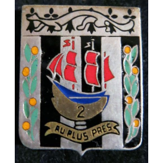 2° RI : insigne métallique du 2° régiment d'infanterie de fabrication Drago  G.427 Nef dorée en émail