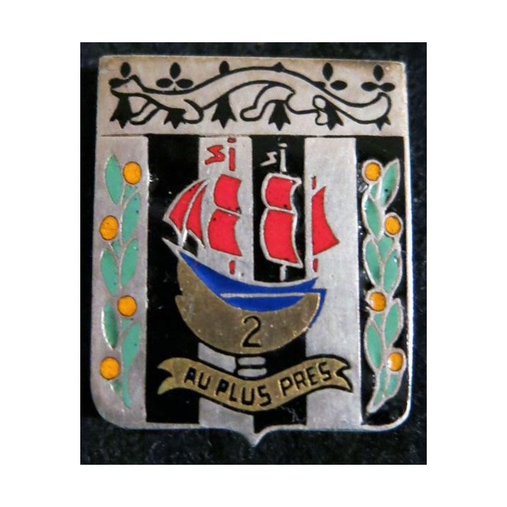 2° RI : insigne métallique du 2° régiment d'infanterie de fabrication Drago  G.427 Nef dorée en émail