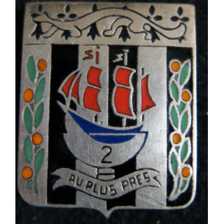 2° RI : insigne métallique du 2° régiment d'infanterie de fabrication Drago  G.427 Nef argentée en émail