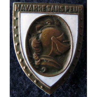 5° RI : insigne métallique du 5° régiment d'infanterie Navarre sans peur Drago Paris Béranger déposé en émail blanc