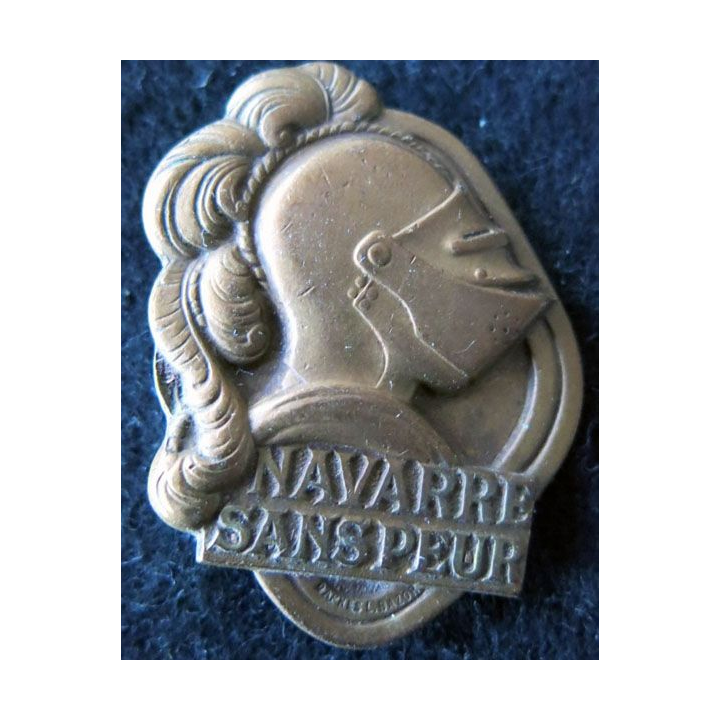 5° RI : insigne métallique du 5° régiment d'infanterie Navarre sans peur Drago O. Métra signé L. Bazor