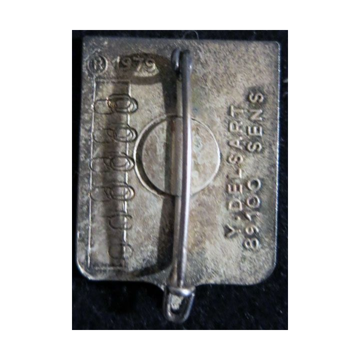 9° RI : Insigne métallique du 9° régiment d'infanterie "Normandie Infanterie" de fabrication Delsart Sens R 1979 N° 000000