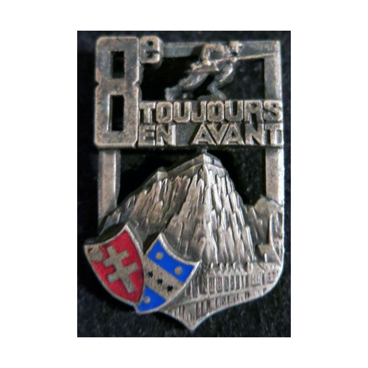 8° RI : insigne métallique du 8° régiment d'Infanterie de fabrication A.B Paris déposé émail