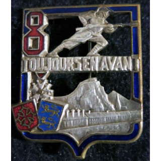 8° RI : insigne métallique du 8° régiment d'Infanterie de fabrication Drago Béranger déposé  Languedoc émail