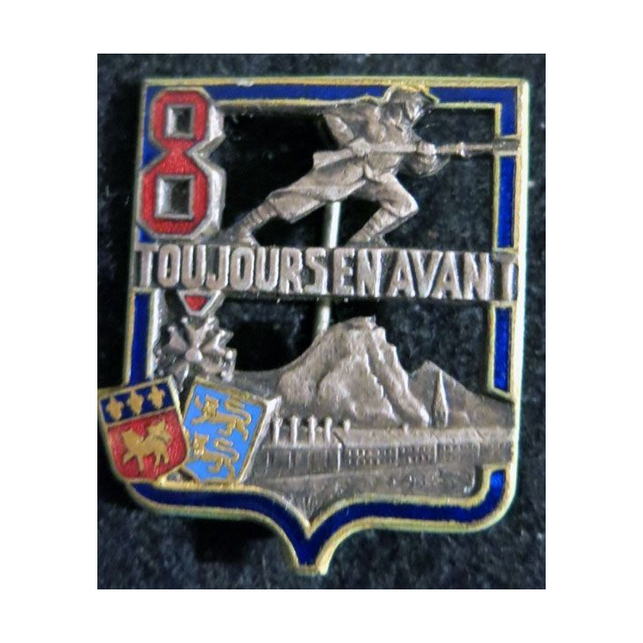 8° RI : insigne métallique du 8° régiment d'Infanterie de fabrication Drago Béranger H. 277  Rouen émail