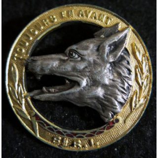 8° RI : insigne métallique du 8° régiment d'Infanterie  période 1937 de fabrication (Mourgeon) déposé Paris