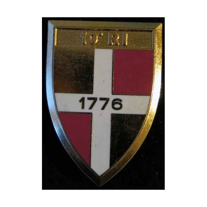 10° RI : insigne métallique du 10° régiment d''infanterie fabriqué par Arthus Bertrand Paris G. 2492 dos lisse matricé