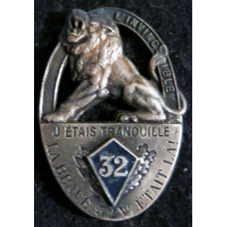 32° RI : 32° régiment d'infanterie de fabrication Drago Béranger déposé devise en relief, écu peint