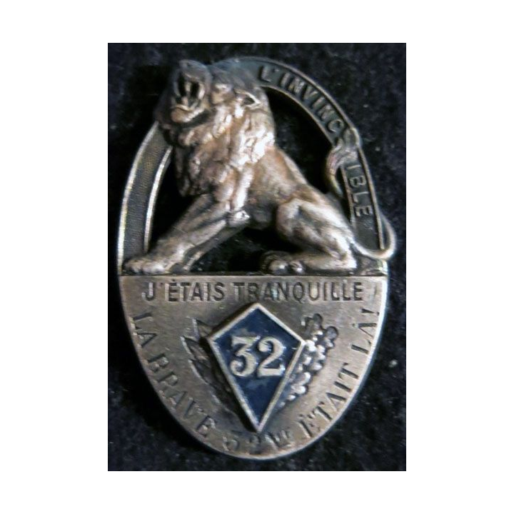 32° RI : 32° régiment d'infanterie de fabrication Drago Béranger déposé devise en relief, écu peint