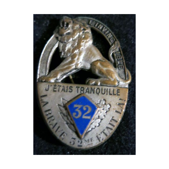 32° RI : 32° régiment d'infanterie de fabrication Drago Béranger bordure en relief écu en émail