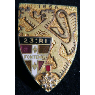 23° RI : Insigne métallique du 23° régiment d'infanterie de fabrication Drago Paris G. 2080 dos guilloché et doré