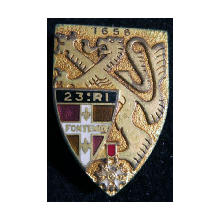 23° RI : Insigne métallique du 23° régiment d'infanterie de fabrication Drago Paris G. 2080 dos guilloché et doré