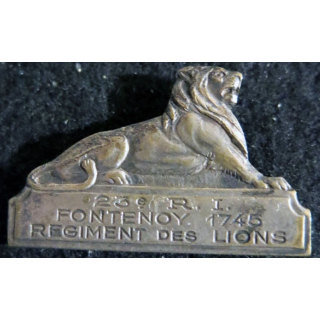23° RI : insigne du 23° régiment d'infanterie régiment des lions, Fontenoy 1745  en métal fabrication (Isler) non marqué