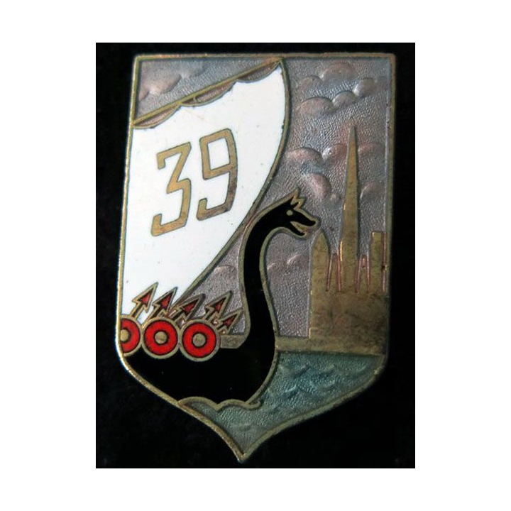 39° RI : insigne métallique du 39° Régiment d'Infanterie de fabrication Andor en émail
