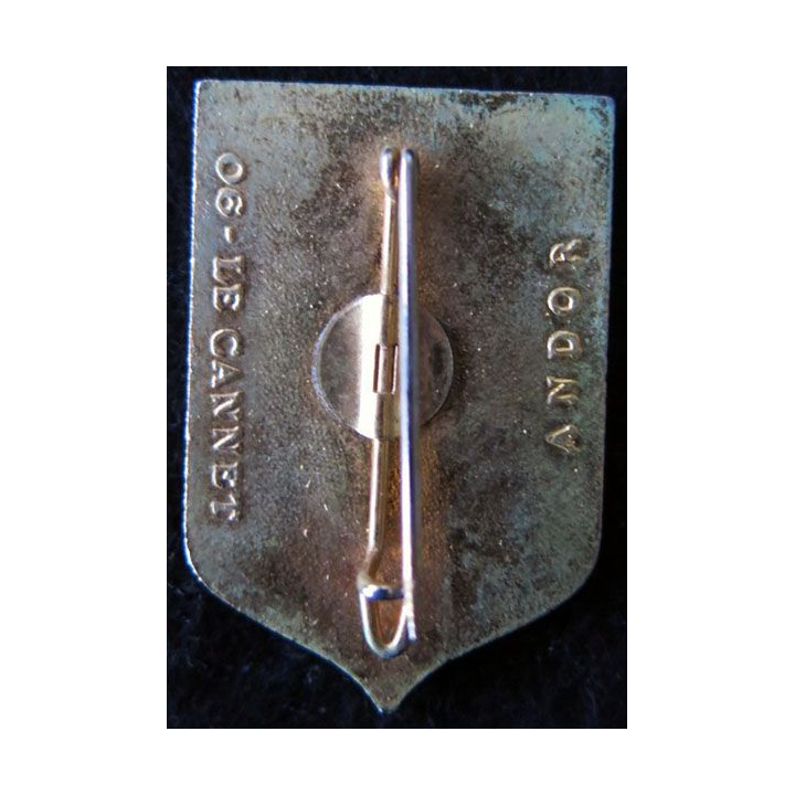 39° RI : insigne métallique du 39° Régiment d'Infanterie de fabrication Andor en émail