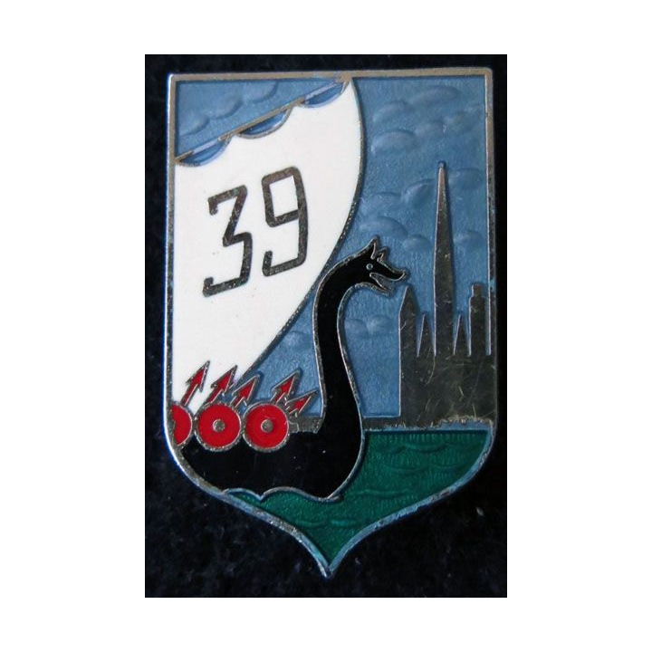 39° RI : insigne métallique du 39° Régiment d'Infanterie de fabrication Delsart G. 1947