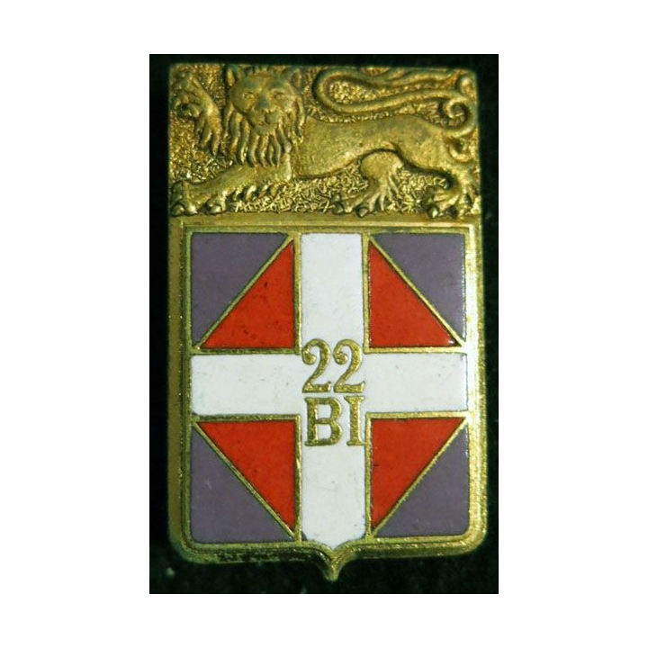 22° BI : insigne métallique du 22° bataillon d''infanterie de fabrication Drago Paris G. 1296 en émail