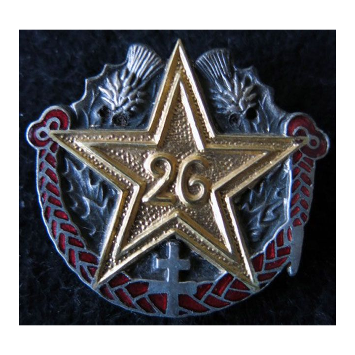 26° RI : insigne métallique du 26° régiment d''infanterie de fabrication Marchandot en émail