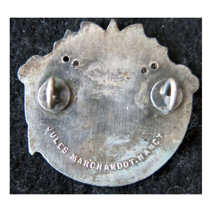 26° RI : insigne métallique du 26° régiment d''infanterie de fabrication Marchandot en émail