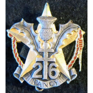 26° RI : Insigne métallique du 26° régiment d'infanterie Drago Paris G. 1861 peint