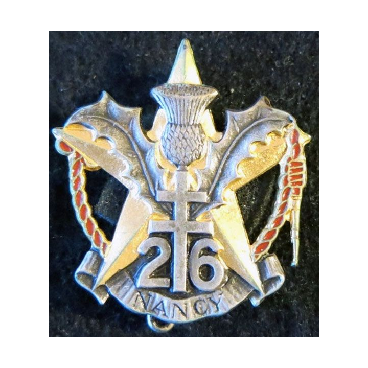 26° RI : Insigne métallique du 26° régiment d'infanterie Drago Paris G. 1861 peint