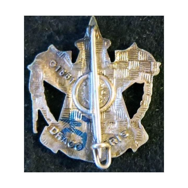 26° RI : Insigne métallique du 26° régiment d'infanterie Drago Paris G. 1861 peint