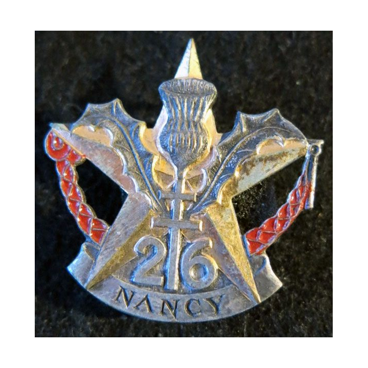 26° RI : insigne métallique du 26° régiment d''infanterie sans fabricant peint