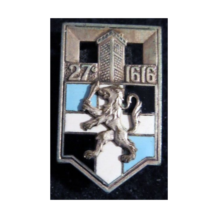 27° RI : insigne métallique du 27° régiment d'infanterie de fabrication Drago O. Métra en émail