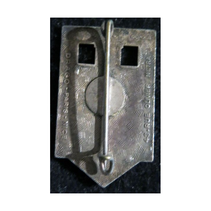 27° RI : insigne métallique du 27° régiment d'infanterie de fabrication Drago O. Métra en émail
