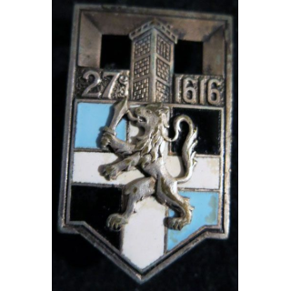 27° RI : insigne métallique du 27° régiment d'infanterie de fabrication non marquée en émail