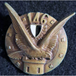 146° RI : insigne métallique du 146° régiment d'infanterie de fabrication A.B Paris H. 115 bronze