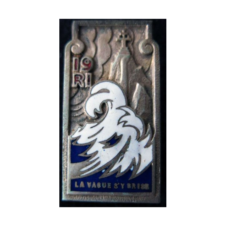 19° RI : 19° régiment d'infanterie de fabrication Drago Béranger Déposé embouti en émail