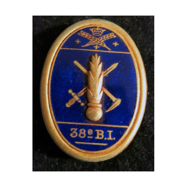 38° BI : Insigne métallique du 38° bataillon d'infanterie de fabrication Drago Paris Béranger en émail dos lisse embouti