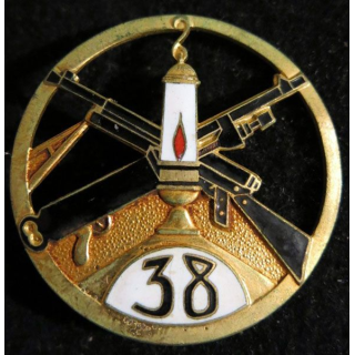 38° RI : Insigne métallique du 38° régiment d'infanterie de fabrication Chobillon déposé grand modèle ajouré en émail