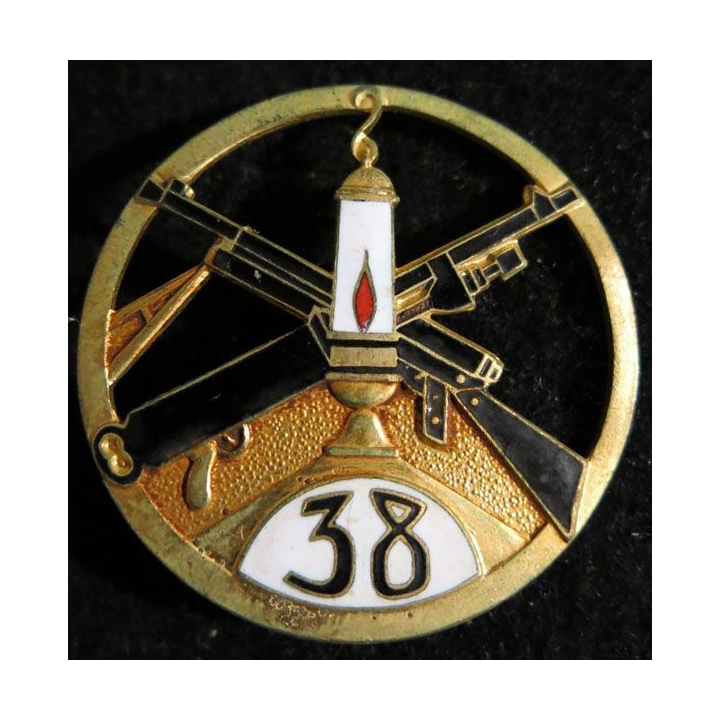 38° RI : Insigne métallique du 38° régiment d'infanterie de fabrication Chobillon déposé grand modèle ajouré en émail